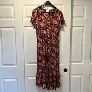 Lightweight summer dress, lovely floral with elastic waist. Very comfortable!